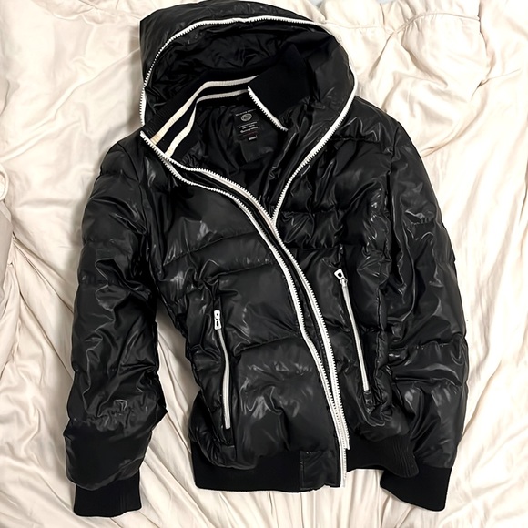 Down filled super warm black jacket. - Picture 2 of 3